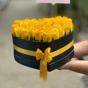 Caja corazon con rosas amarillas