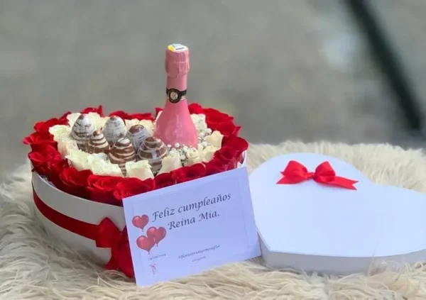 Caja con rosas, fresas con chocolate y JP Chenet
