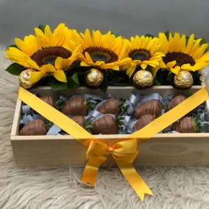 Cofre de fresas con chocolate, chocolates Ferrero Rocher y girasoles