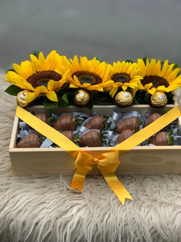Cofre de fresas con chocolate, chocolates Ferrero Rocher y girasoles
