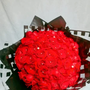 Bouquet con rosas rojas