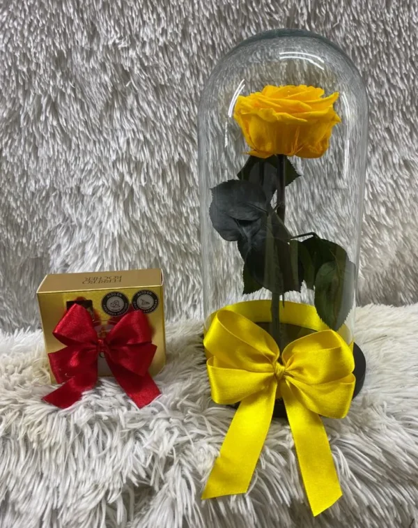 Rosa preservada amarilla y Ferreros Rocher