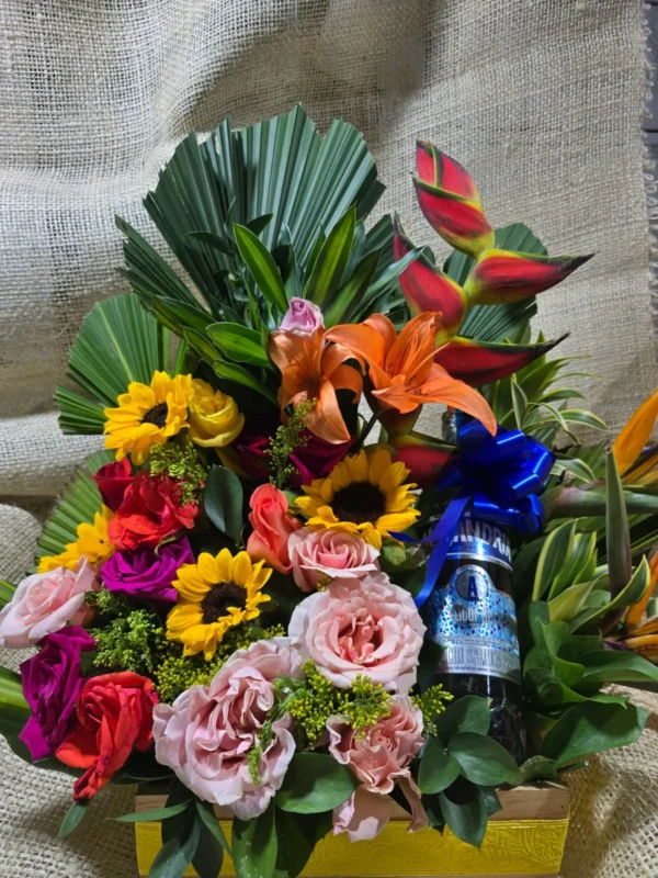 Arreglo floral con rosas surtidas